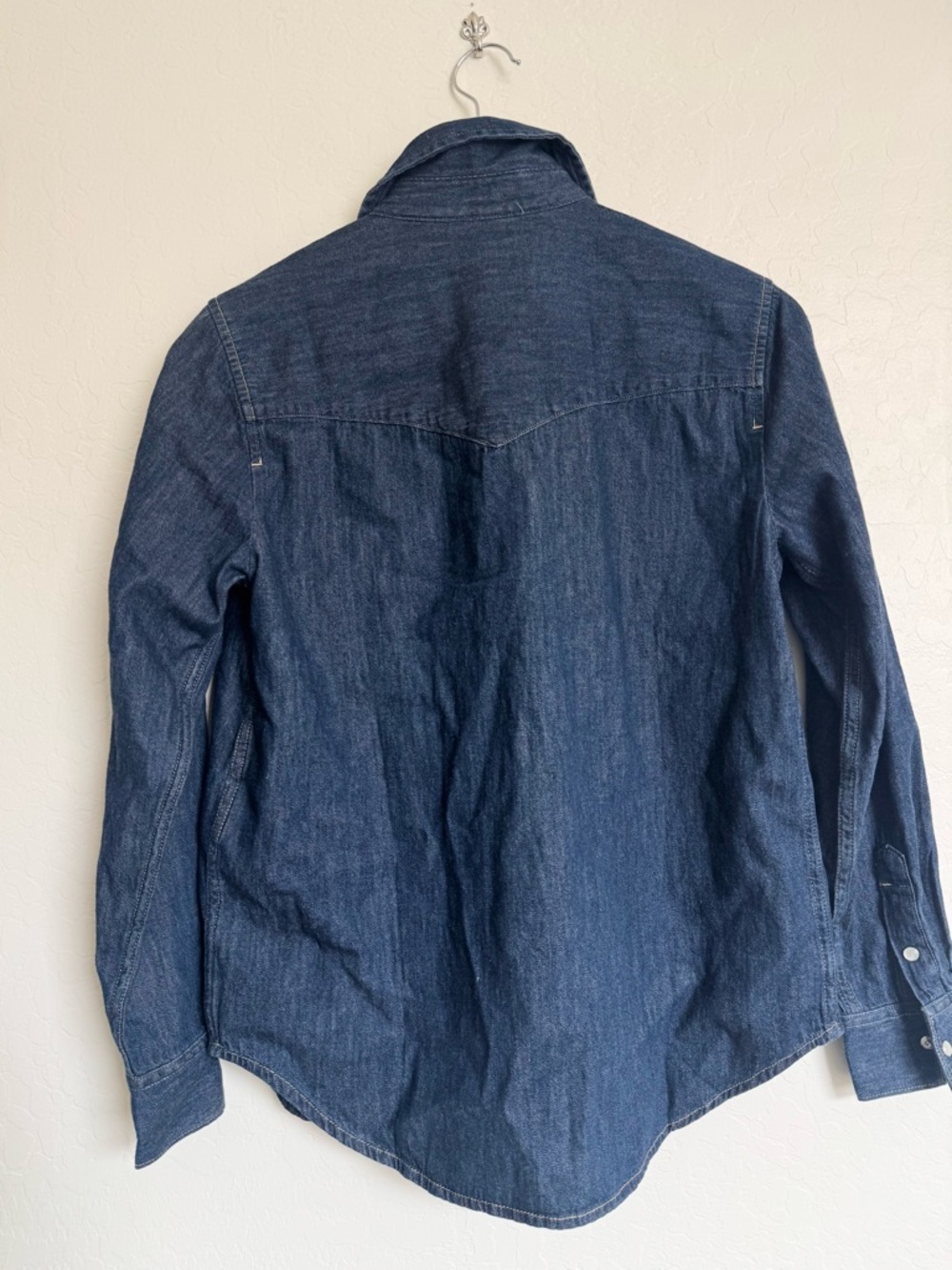 Levi’s Ultimate Western Denim Shirt Dark Wash Size Small Like New - Picture 3 of 7